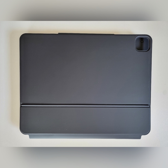 Black ESR Magnetic Keyboard Case Rebound Series - Picture 3 of 8